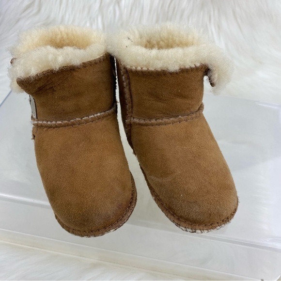 UGG AUSTRALIA ERIN SUEDE LEATHER CHESTNUT COLOR BABY BOOTIES SIZE S - Picture 1 of 7